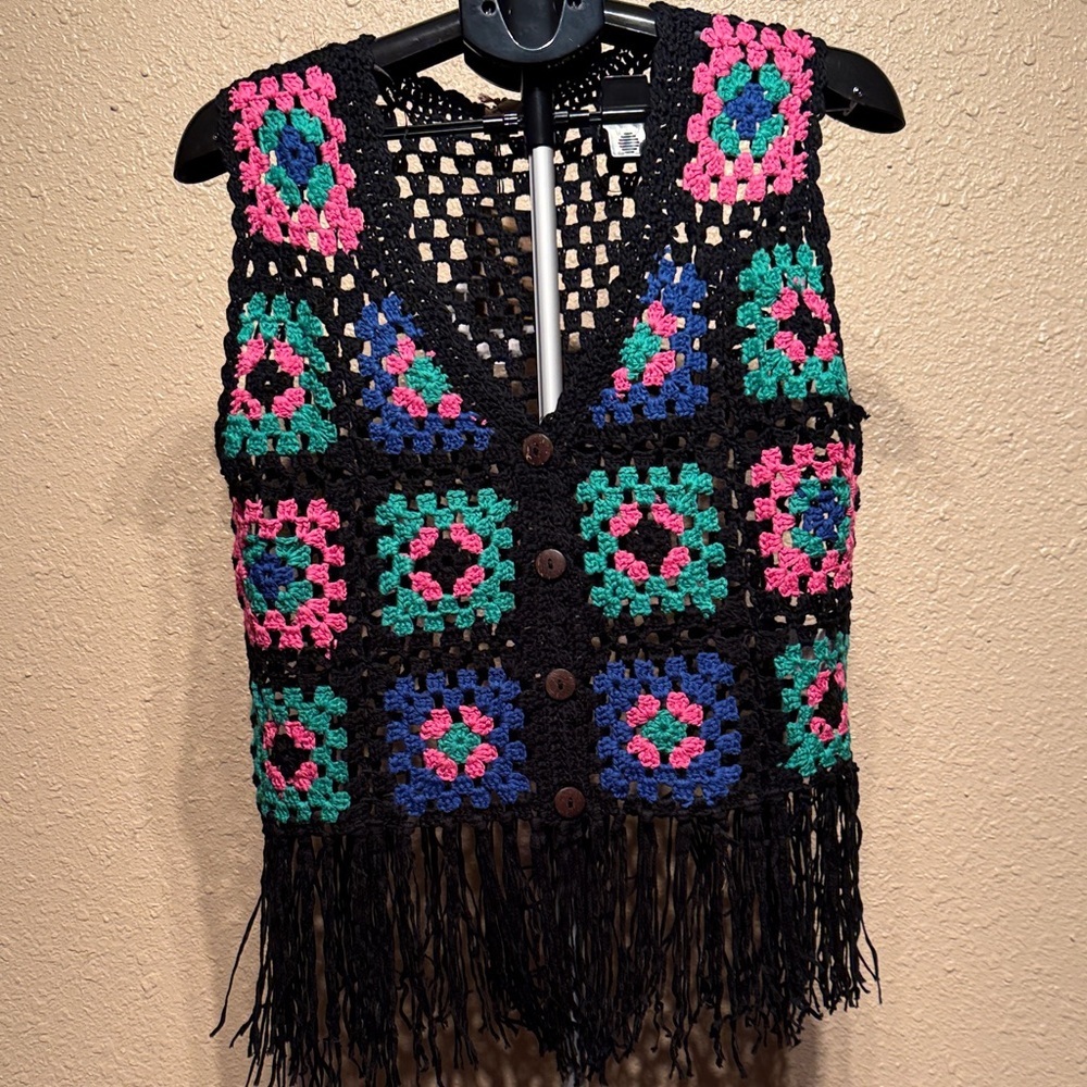 NEW!!! Umgee Granny Square Crochet Fringe Sweater VEST Sz Small, NWT - Picture 3 of 11